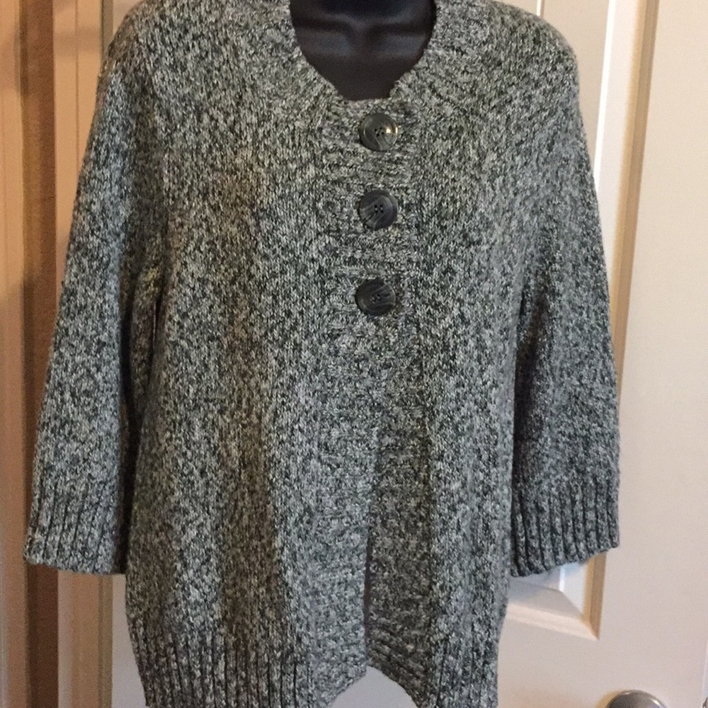 Green and ivory three button sweater 3/4 sleeves